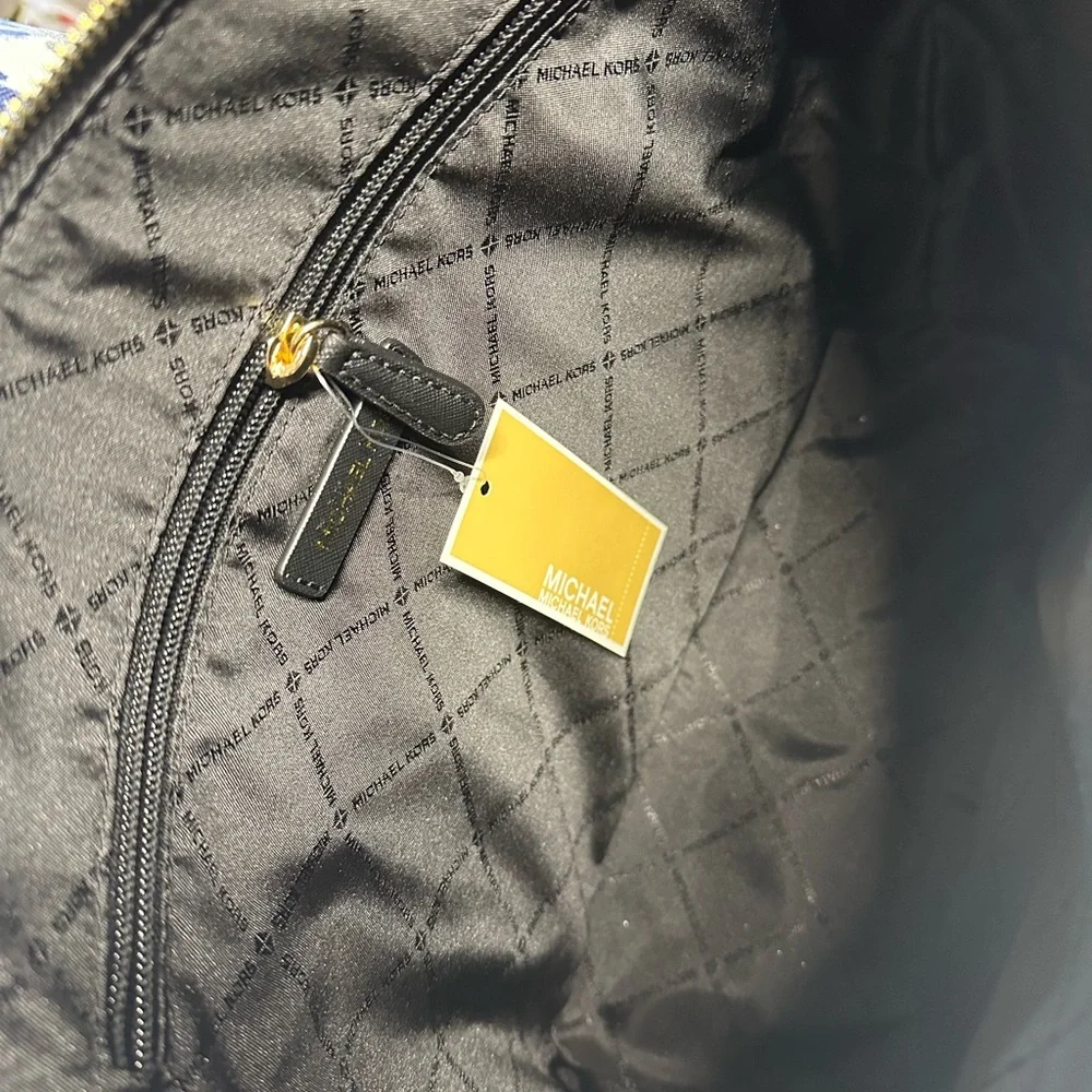 Michael Kors Elegant Black Tote with Gold Details - Picture 3 of 6